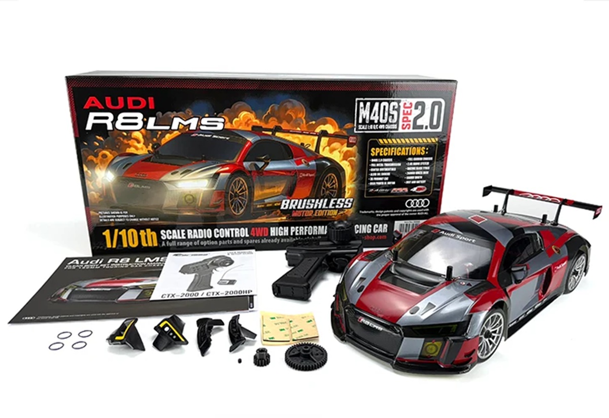 M40s 2.0 Chassis with Audi R8 LMS view 6